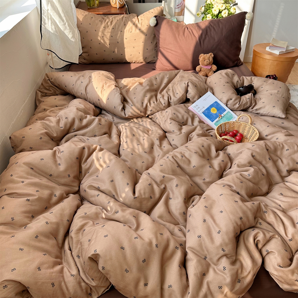 91家纺网 家纺一手货源 找家纺 三朵家纺 2026新款全棉纯棉双层纱小毛球系列四件套 蝴蝶结-咖