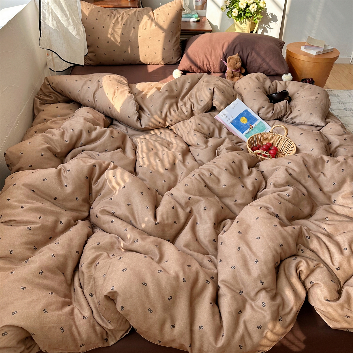 91家纺网 家纺一手货源 找家纺 三朵家纺 2026新款全棉纯棉双层纱小毛球系列四件套 蝴蝶结-咖