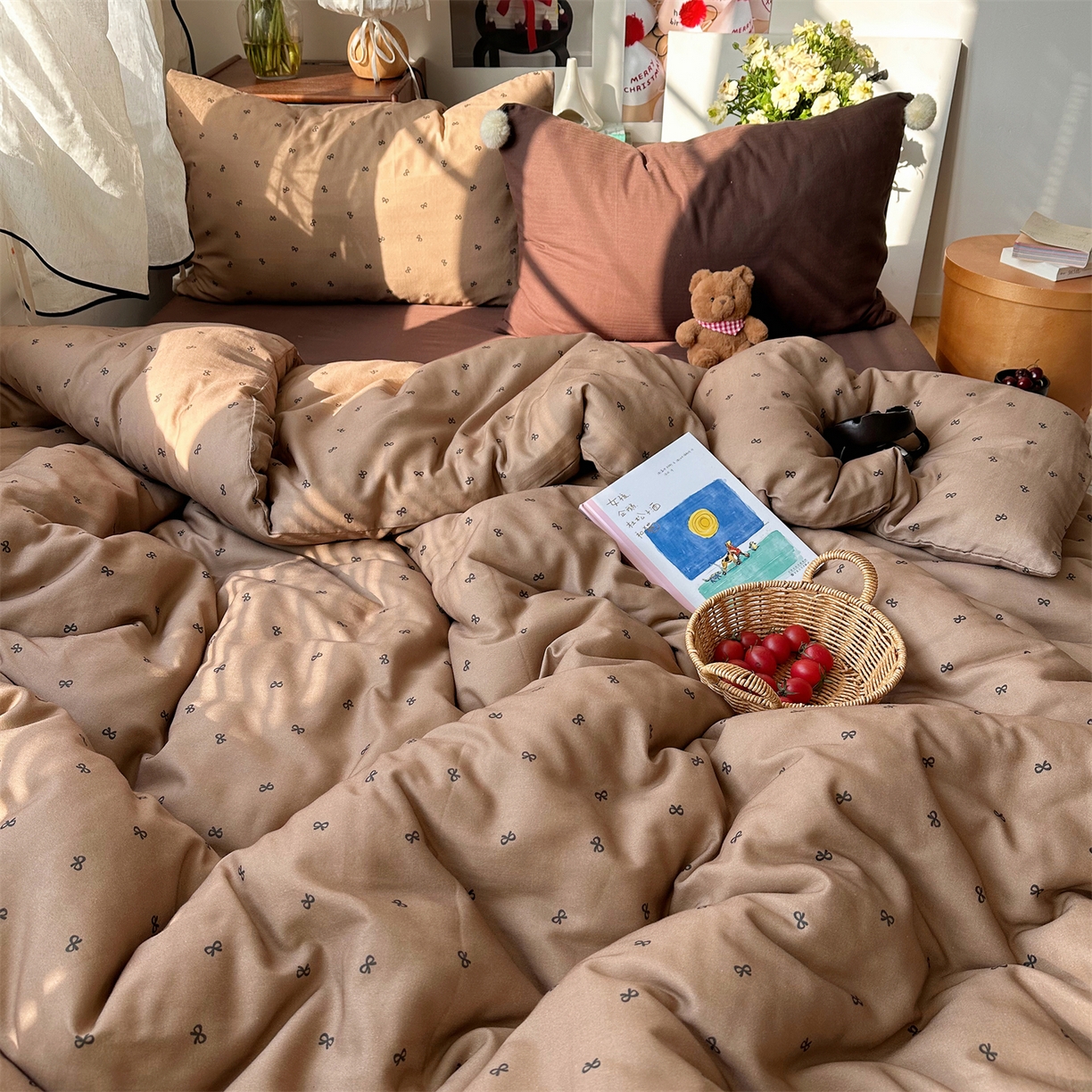 91家纺网 家纺一手货源 找家纺 三朵家纺 2026新款全棉纯棉双层纱小毛球系列四件套 蝴蝶结-咖