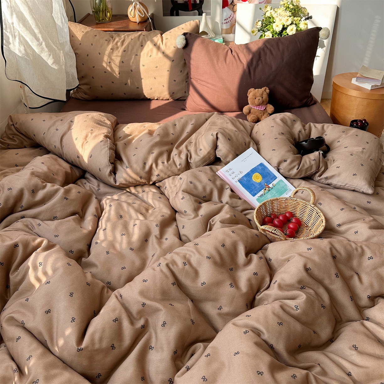 91家纺网 家纺一手货源 找家纺 三朵家纺 2026新款全棉纯棉双层纱小毛球系列四件套 蝴蝶结-咖