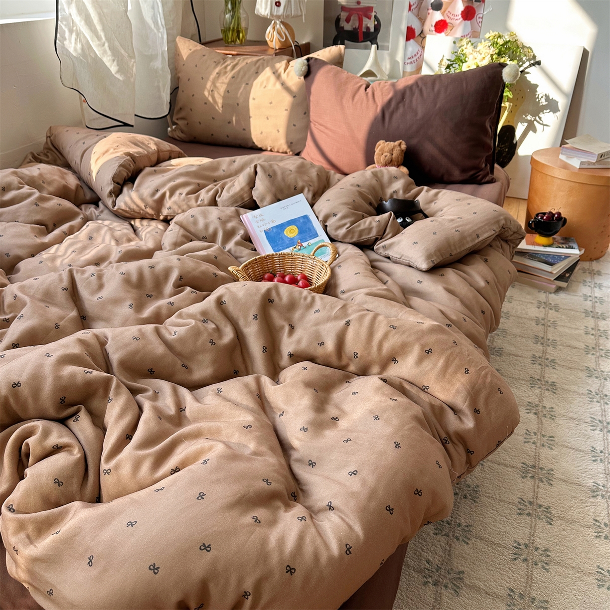 91家纺网 家纺一手货源 找家纺 三朵家纺 2026新款全棉纯棉双层纱小毛球系列四件套 蝴蝶结-咖