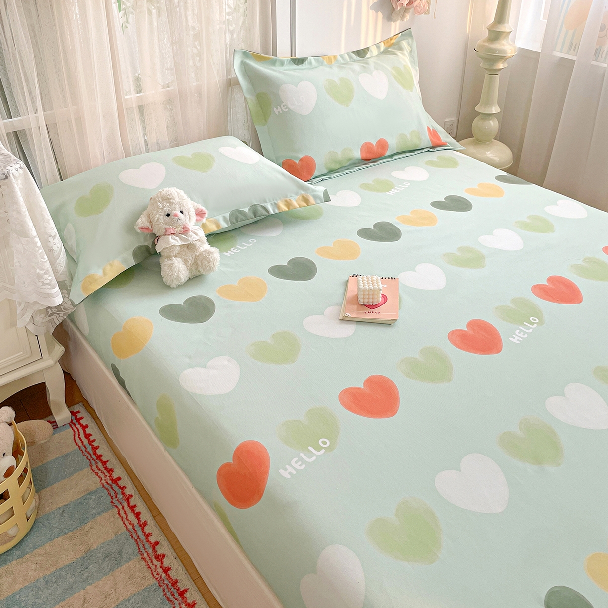 91家纺网 家纺一手货源 找家纺 纽缦家纺 2026新款舒适透气细沙卡通印花老粗布床笠 玛卡爱心-绿