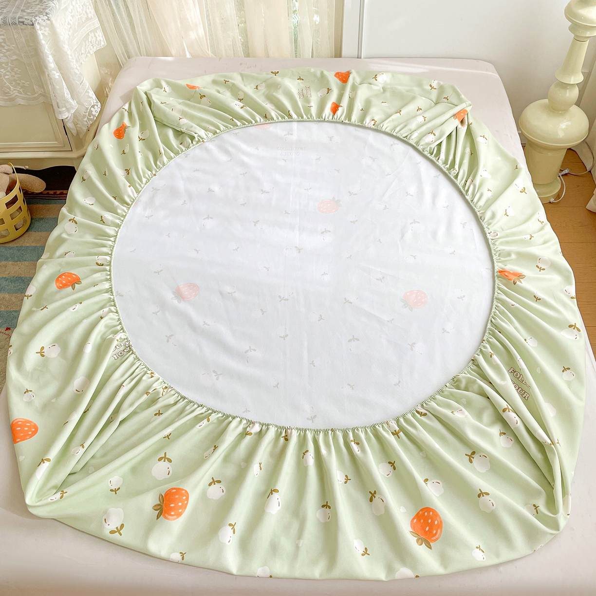 91家纺网 家纺一手货源 找家纺 纽缦家纺 2026新款舒适透气细沙卡通印花老粗布床笠 清香莓果-绿