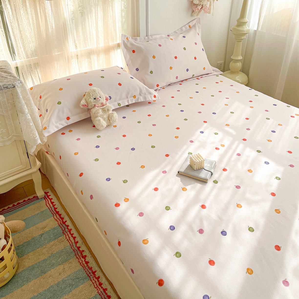 91家纺网 家纺一手货源 找家纺 纽缦家纺 2026新款舒适透气细沙卡通印花老粗布床笠 七彩苹果-米