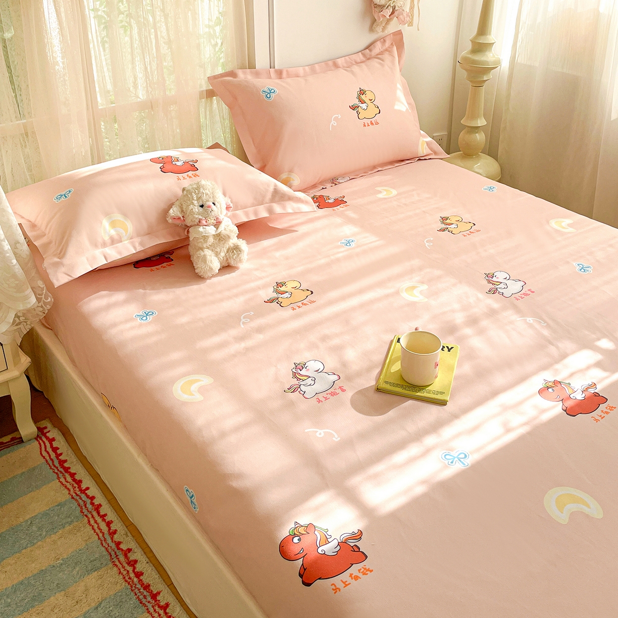 91家纺网 家纺一手货源 找家纺 纽缦家纺 2026新款舒适透气细沙卡通印花老粗布床笠 七彩小马-桔