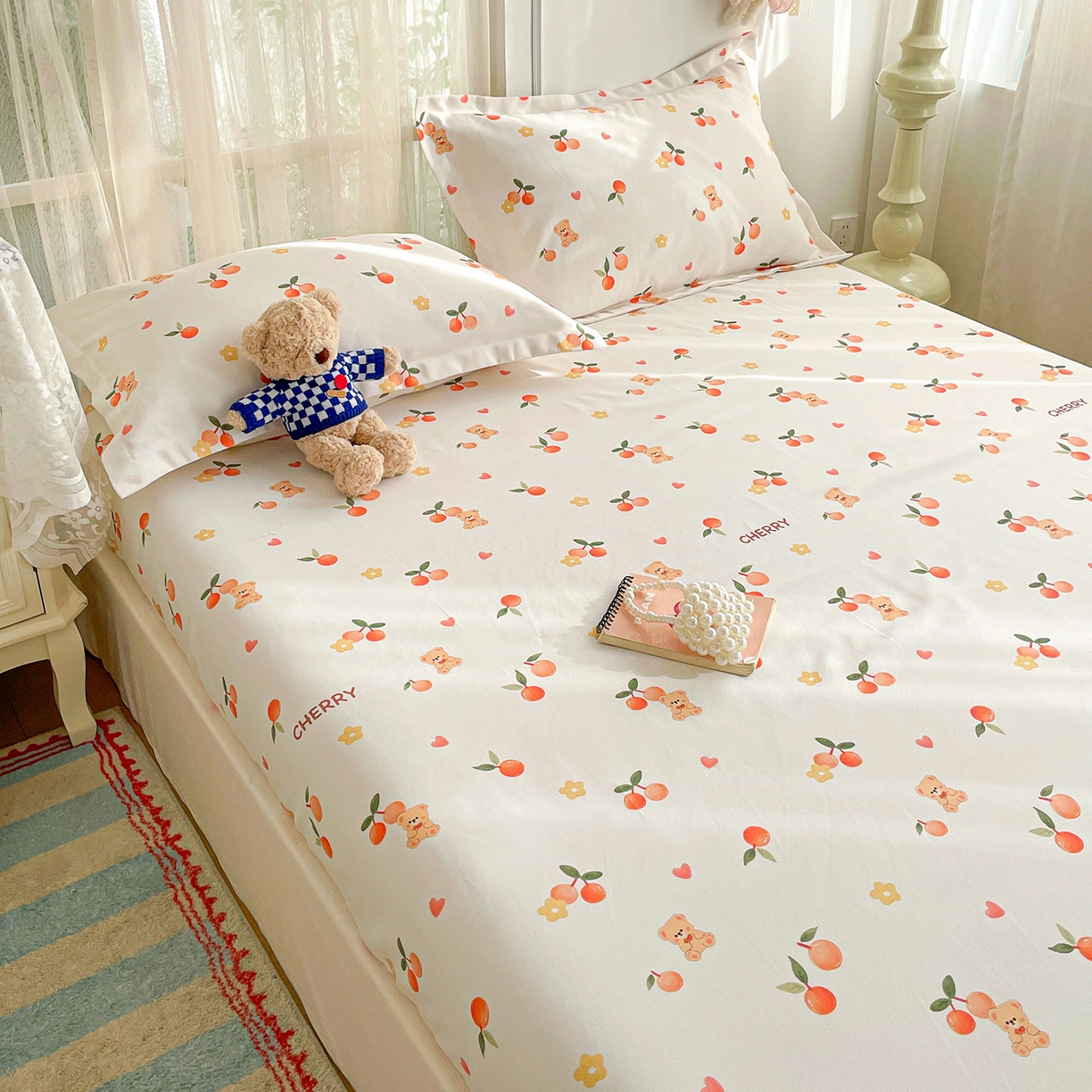 91家纺网 家纺一手货源 找家纺 纽缦家纺 2026新款舒适透气细沙卡通印花老粗布床笠 樱桃熊-米