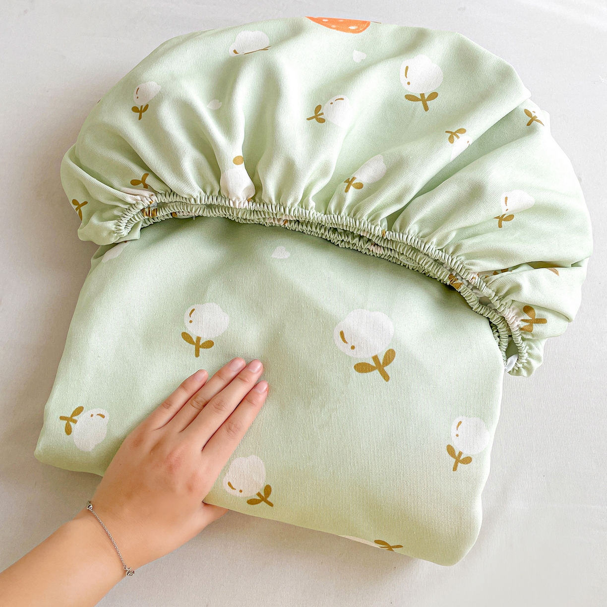 91家纺网 家纺一手货源 找家纺 纽缦家纺 2026新款舒适透气细沙卡通印花老粗布床笠 清香莓果-绿