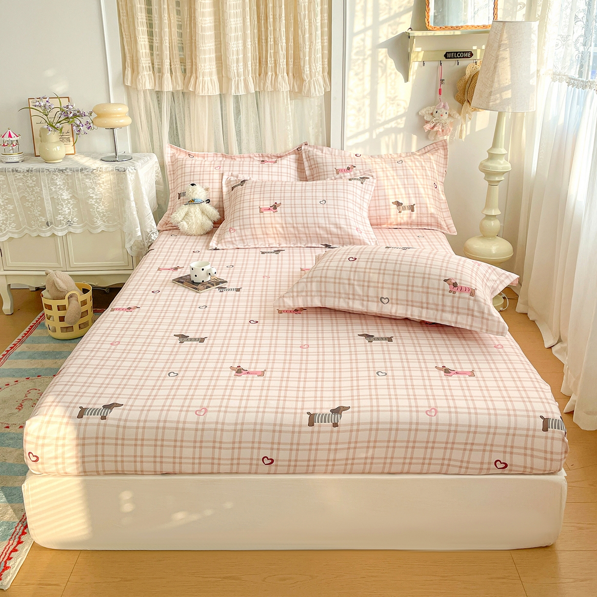 纽缦家纺 2026新款舒适透气细沙卡通印花老粗布床笠 英伦小狗-粉