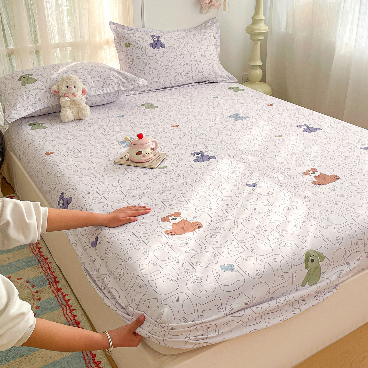 91家纺网 家纺一手货源 找家纺 纽缦家纺 2026新款舒适透气细沙卡通印花老粗布床笠 卡洛熊-灰