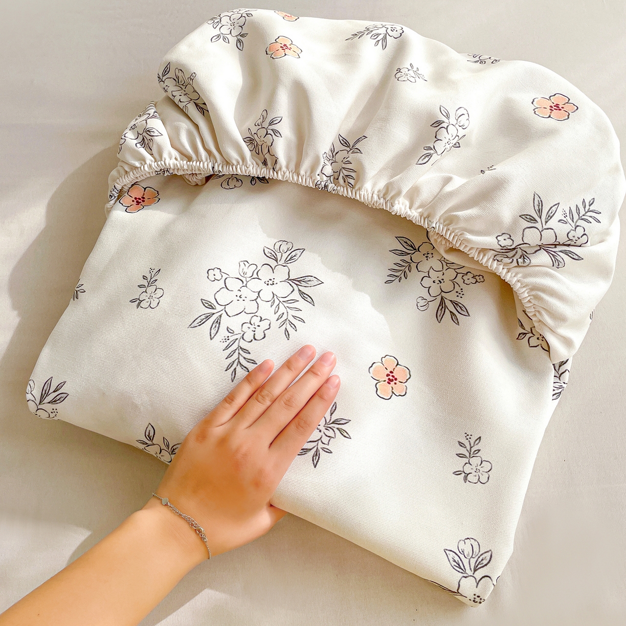 91家纺网 家纺一手货源 找家纺 纽缦家纺 2026新款舒适透气细沙卡通印花老粗布床笠 望夏花艺-米