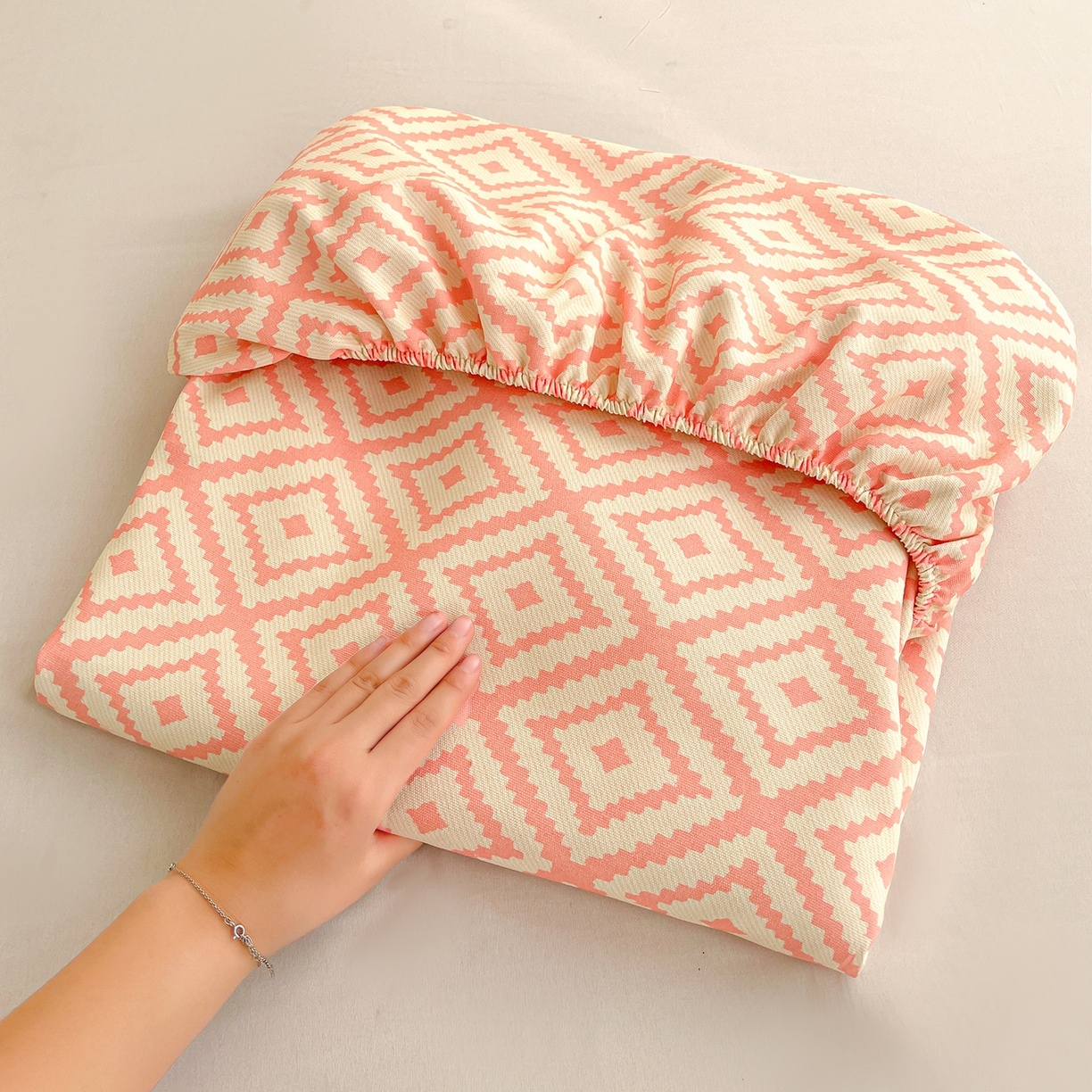 91家纺网 家纺一手货源 找家纺 纽缦家纺 2026新款舒适透气细沙卡通印花老粗布床笠 图文迷宫-黄