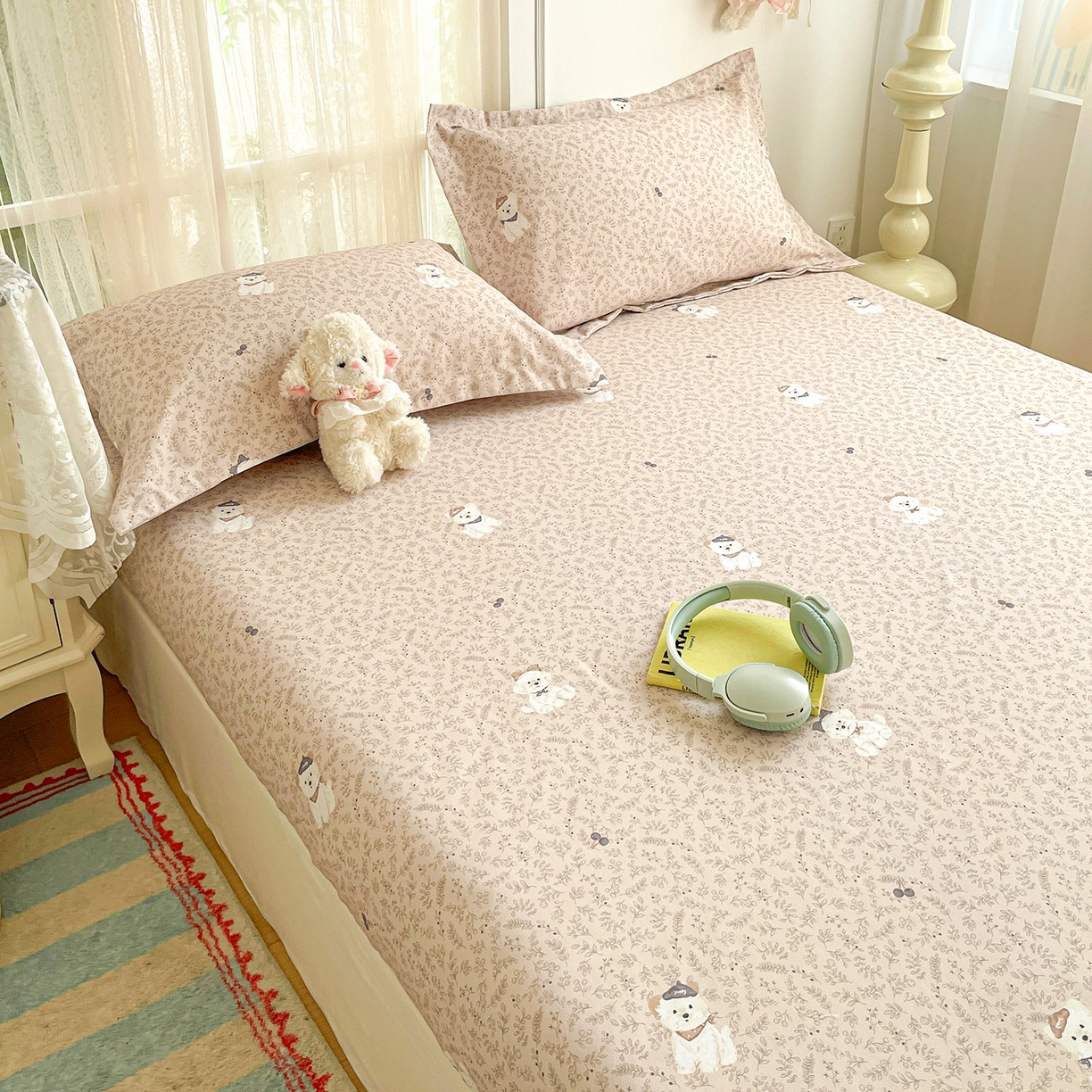 91家纺网 家纺一手货源 找家纺 纽缦家纺 2026新款舒适透气细沙卡通印花老粗布床笠 花漾小狗-咖