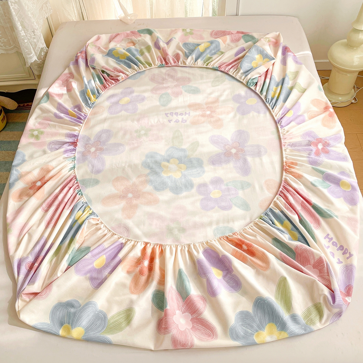 91家纺网 家纺一手货源 找家纺 纽缦家纺 2026新款舒适透气细沙卡通印花老粗布床笠 迷彩花瓣-米