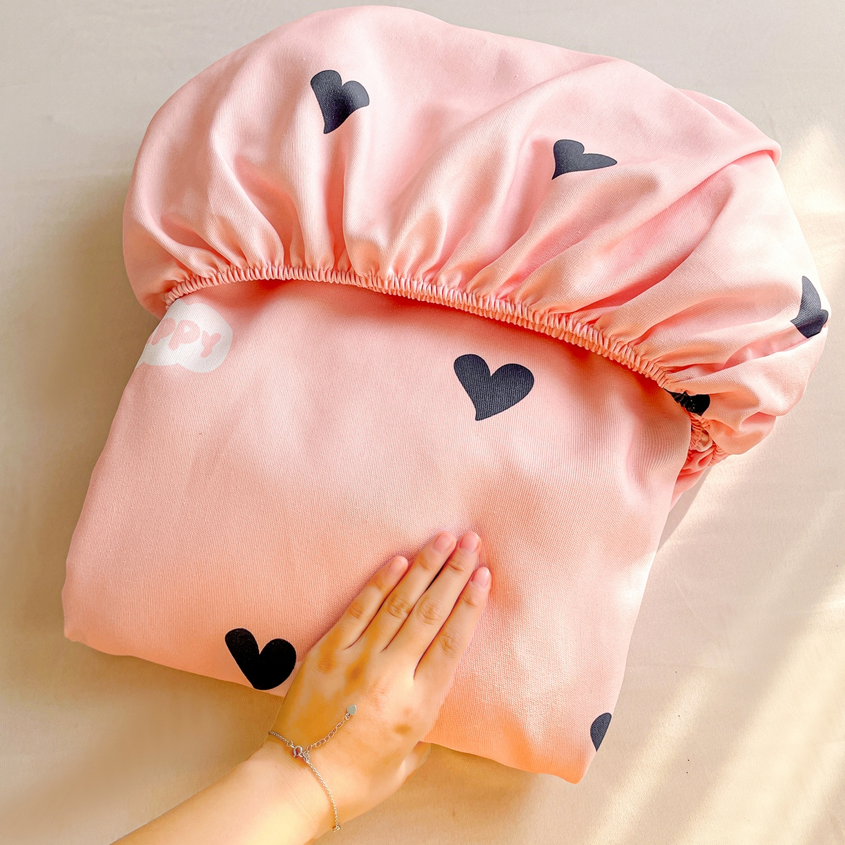 91家纺网 家纺一手货源 找家纺 纽缦家纺 2026新款舒适透气细沙卡通印花老粗布床笠 胡萝卜兔-粉