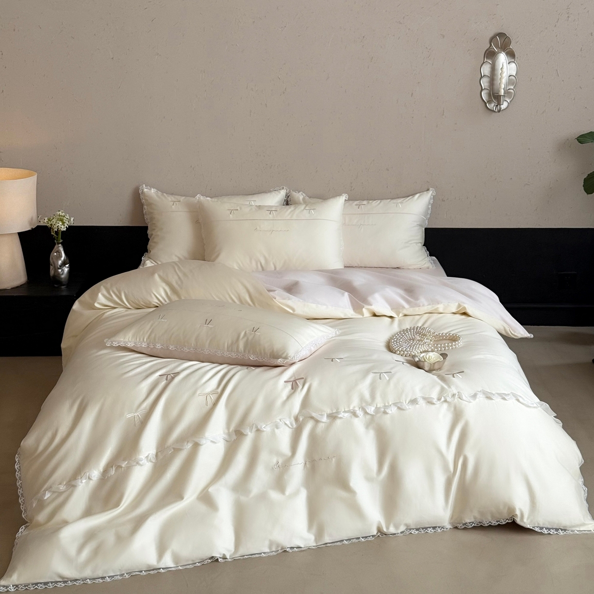 91家纺网 家纺一手货源 找家纺 佳汐蓝家纺 2026春夏新款全棉纯棉刺绣四件套-半糖主义 半糖主义-白拼粉