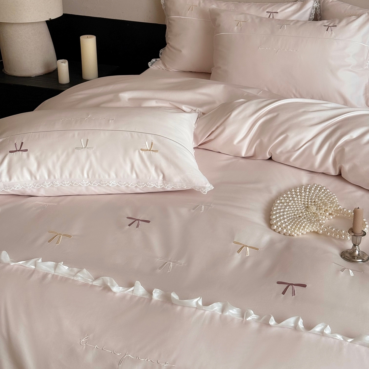 91家纺网 家纺一手货源 找家纺 佳汐蓝家纺 2026春夏新款全棉纯棉刺绣四件套-半糖主义 半糖主义-粉色