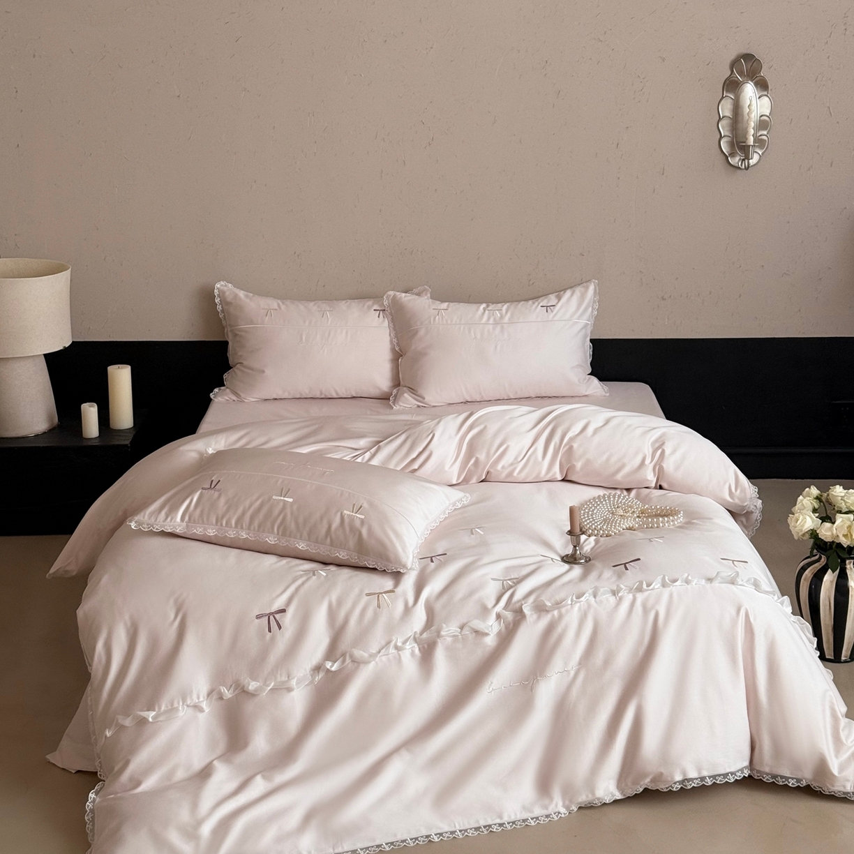 91家纺网 家纺一手货源 找家纺 佳汐蓝家纺 2026春夏新款全棉纯棉刺绣四件套-半糖主义 半糖主义-粉色