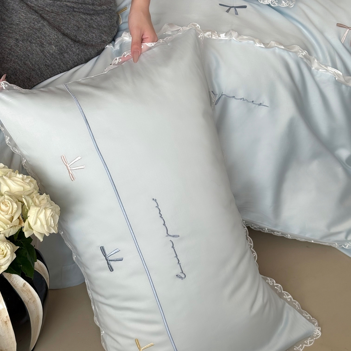 91家纺网 家纺一手货源 找家纺 佳汐蓝家纺 2026春夏新款全棉纯棉刺绣四件套-半糖主义 半糖主义-蓝色