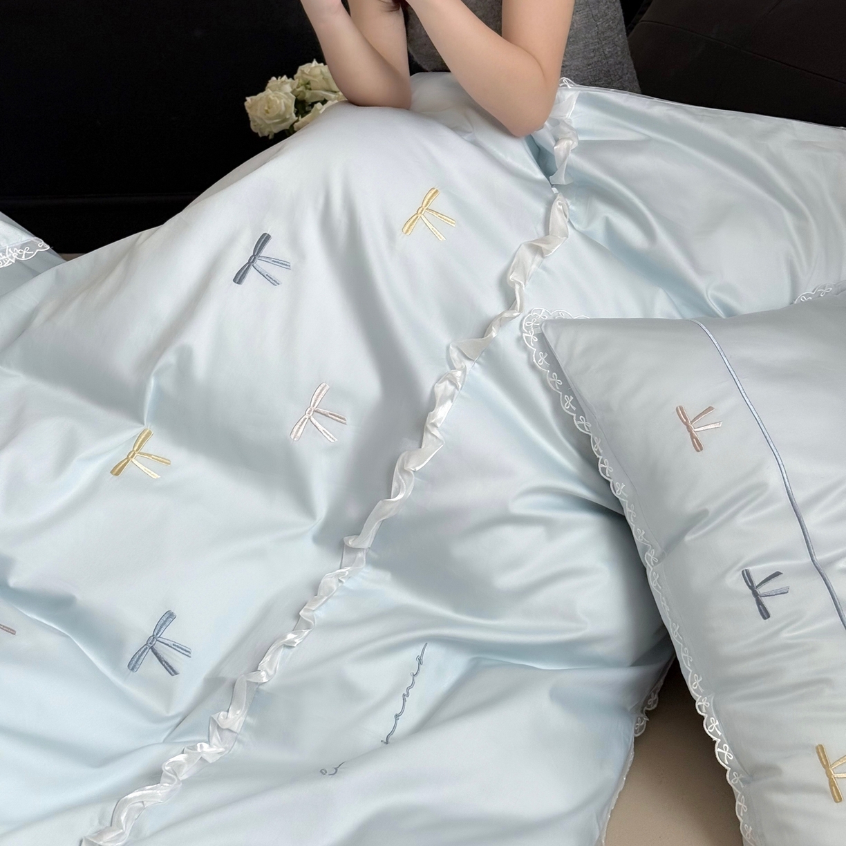 91家纺网 家纺一手货源 找家纺 佳汐蓝家纺 2026春夏新款全棉纯棉刺绣四件套-半糖主义 半糖主义-蓝色