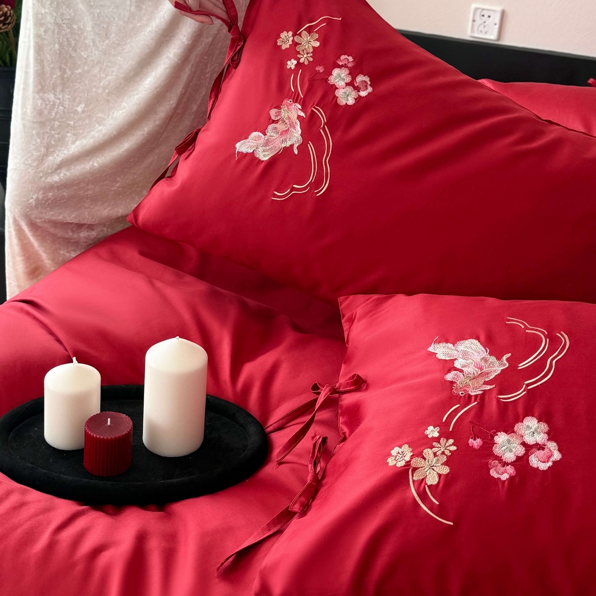 91家纺网 家纺一手货源 找家纺 佳汐蓝家纺 2026春夏新款长绒棉纯棉刺绣四件套-如意锦鲤 如意锦鲤-红色