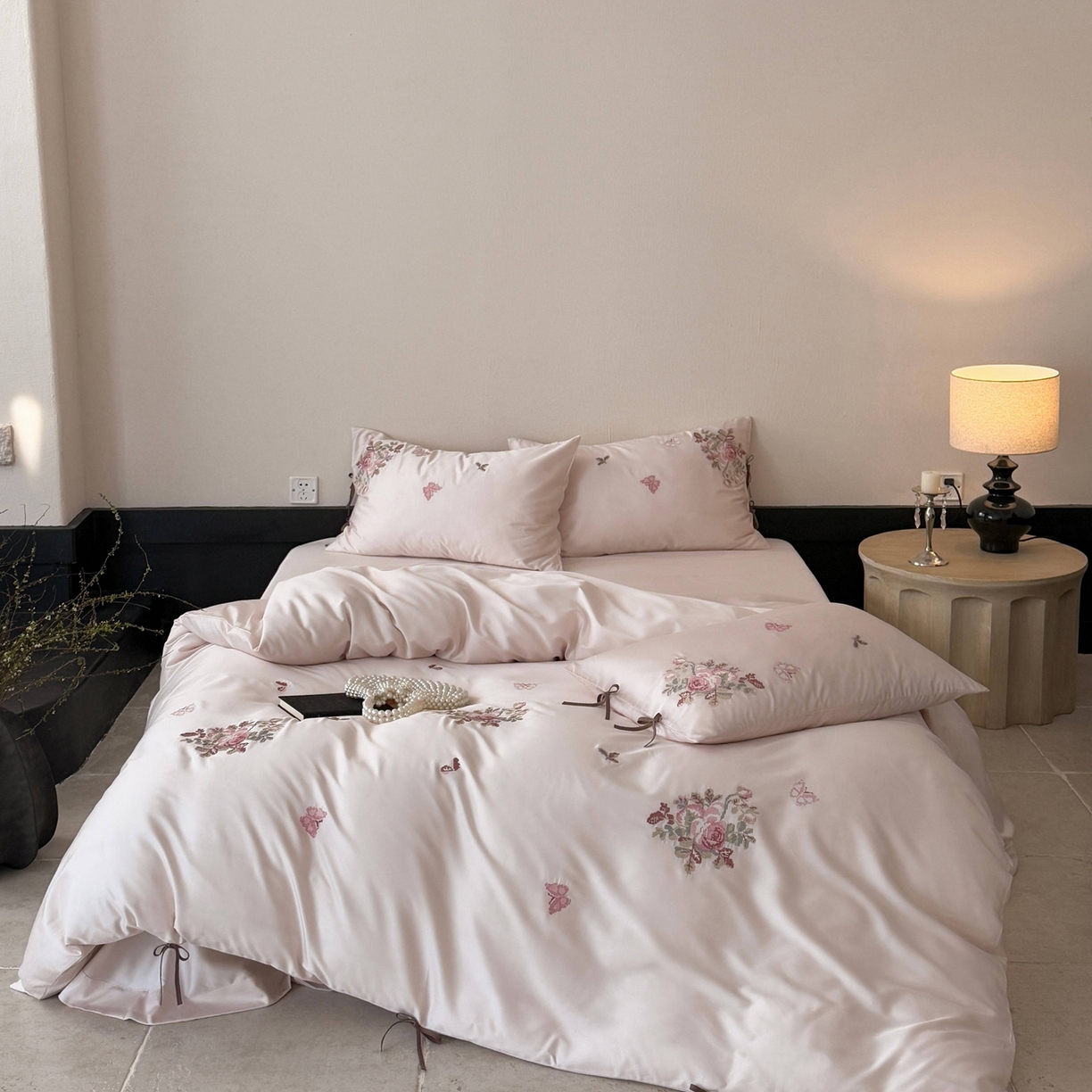 91家纺网 家纺一手货源 找家纺 佳汐蓝家纺 2026春夏新款长绒棉纯棉刺绣四件套-时光织锦 时光织锦-微醺粉