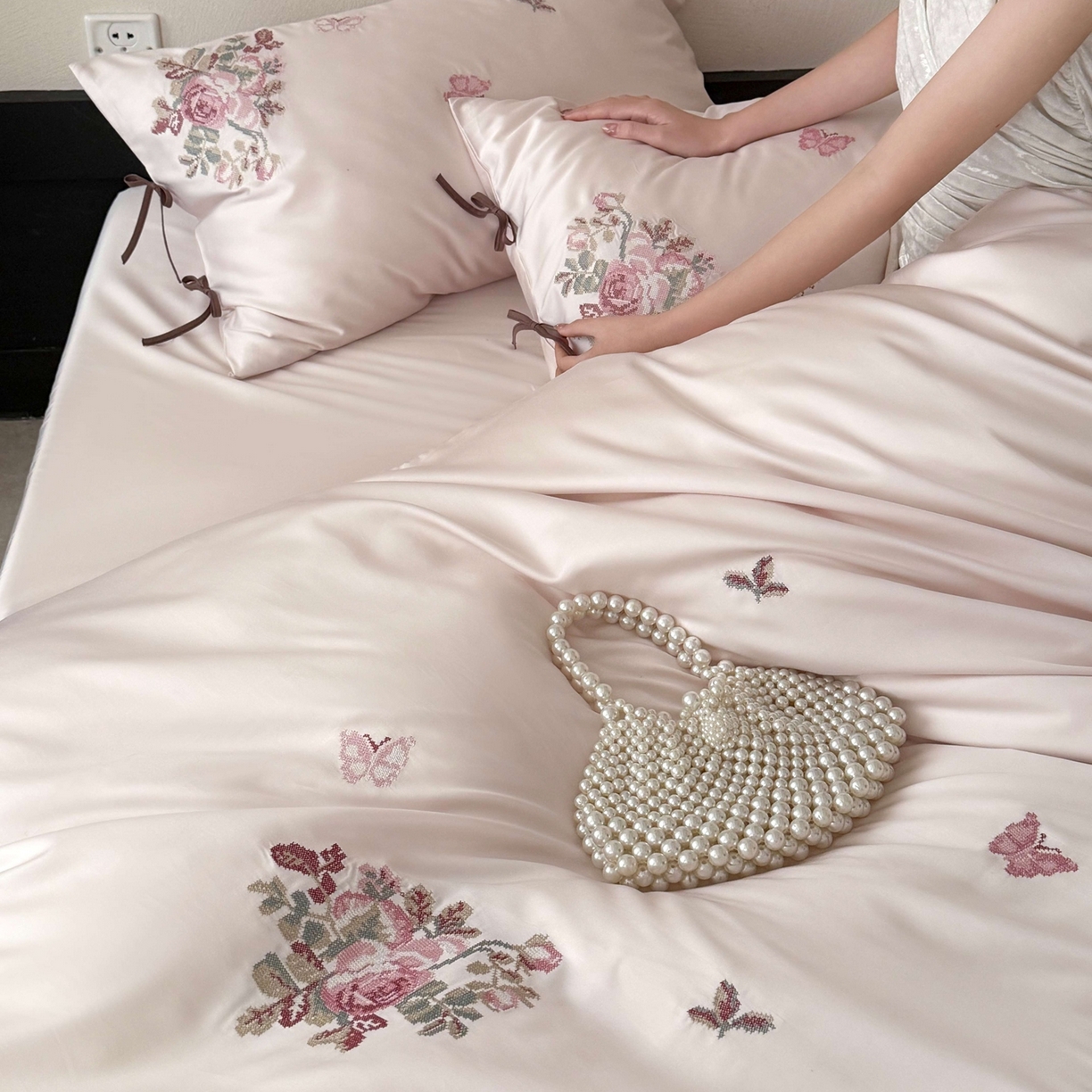 91家纺网 家纺一手货源 找家纺 佳汐蓝家纺 2026春夏新款长绒棉纯棉刺绣四件套-时光织锦 时光织锦-微醺粉