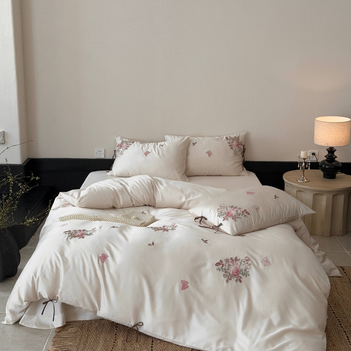 91家纺网 家纺一手货源 找家纺 佳汐蓝家纺 2026春夏新款长绒棉纯棉刺绣四件套-时光织锦 时光织锦-富士白