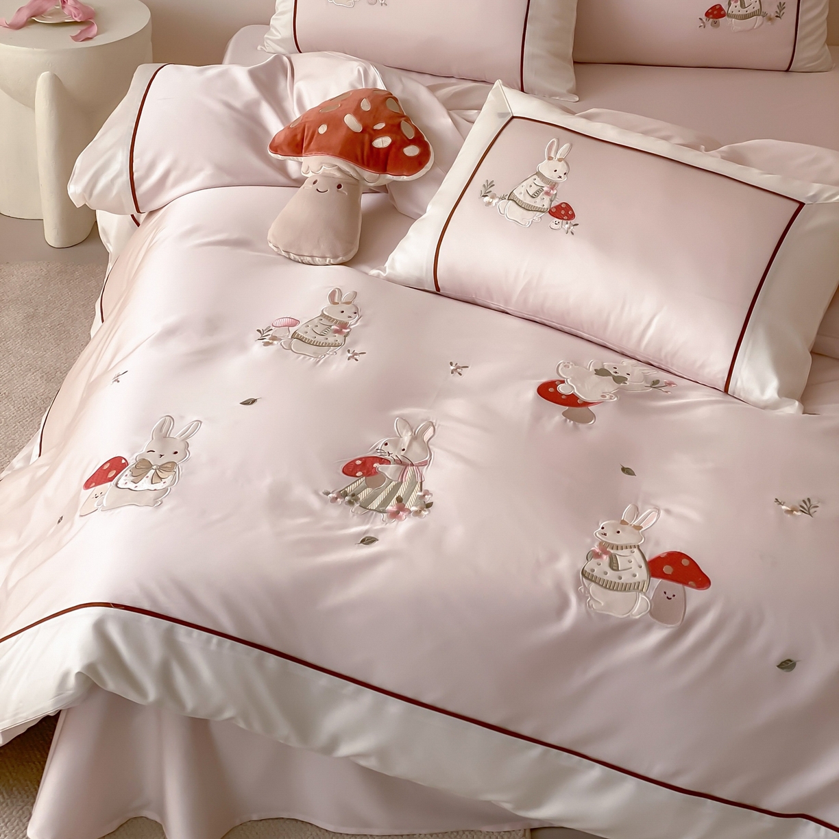 91家纺网 家纺一手货源 找家纺 （总）佳汐蓝家纺 2026春夏新款长绒棉纯棉贴布绣四件套-蘑菇小兔