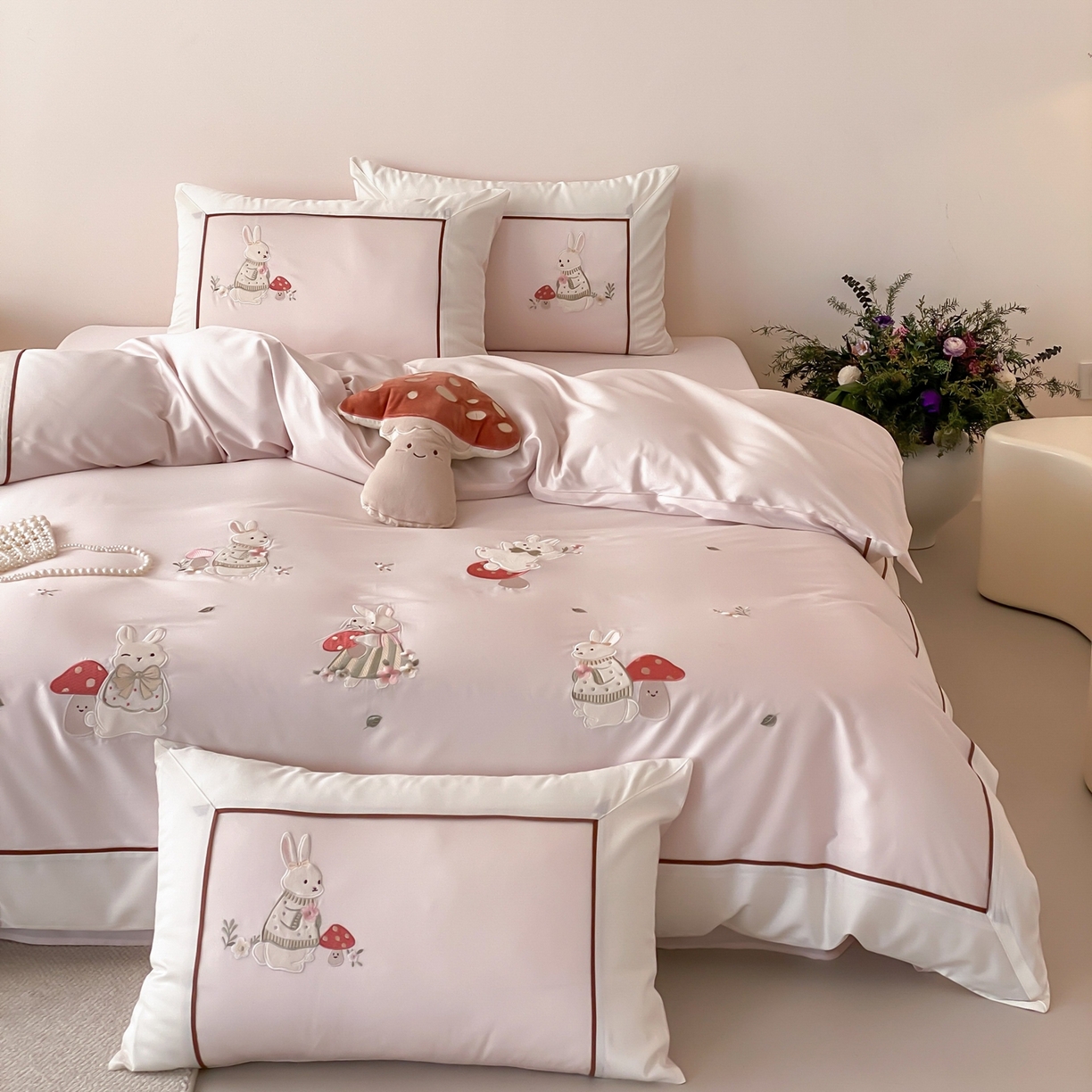 91家纺网 家纺一手货源 找家纺 （总）佳汐蓝家纺 2026春夏新款长绒棉纯棉贴布绣四件套-蘑菇小兔