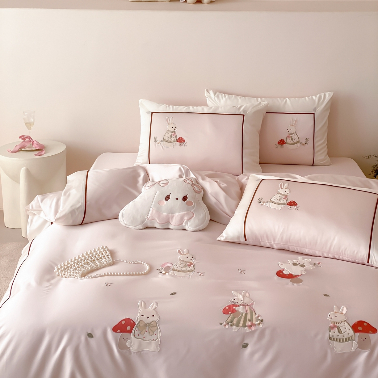 91家纺网 家纺一手货源 找家纺 （总）佳汐蓝家纺 2026春夏新款长绒棉纯棉贴布绣四件套-蘑菇小兔