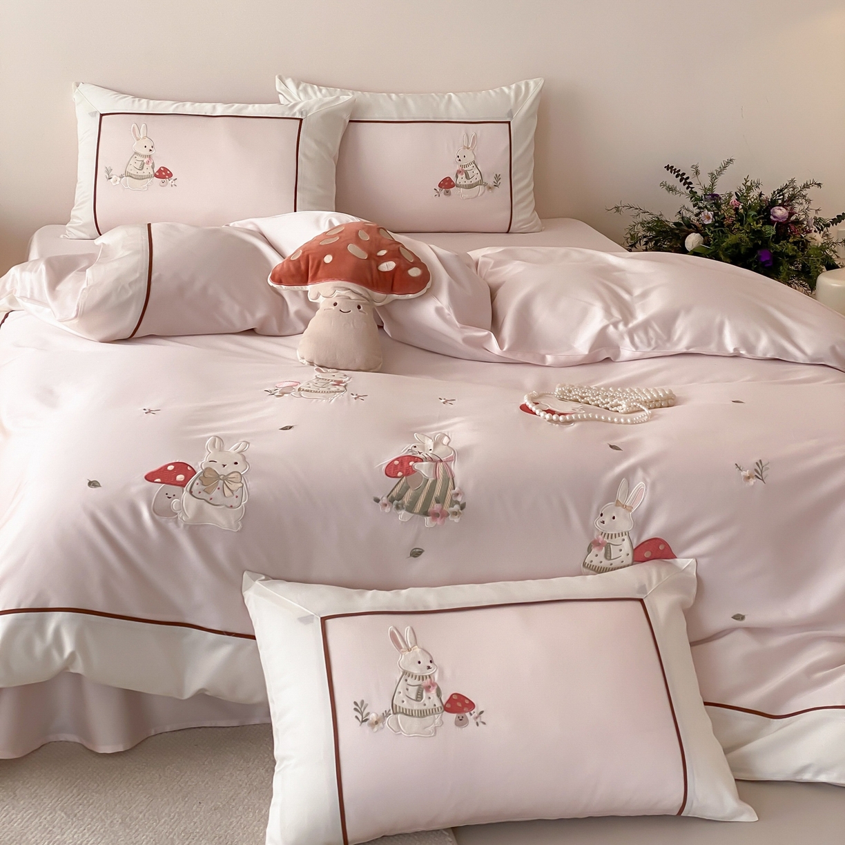 91家纺网 家纺一手货源 找家纺 （总）佳汐蓝家纺 2026春夏新款长绒棉纯棉贴布绣四件套-蘑菇小兔