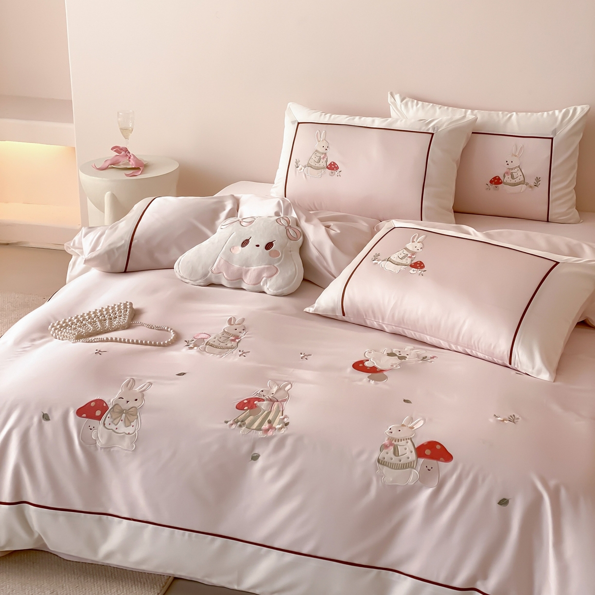 91家纺网 家纺一手货源 找家纺 （总）佳汐蓝家纺 2026春夏新款长绒棉纯棉贴布绣四件套-蘑菇小兔