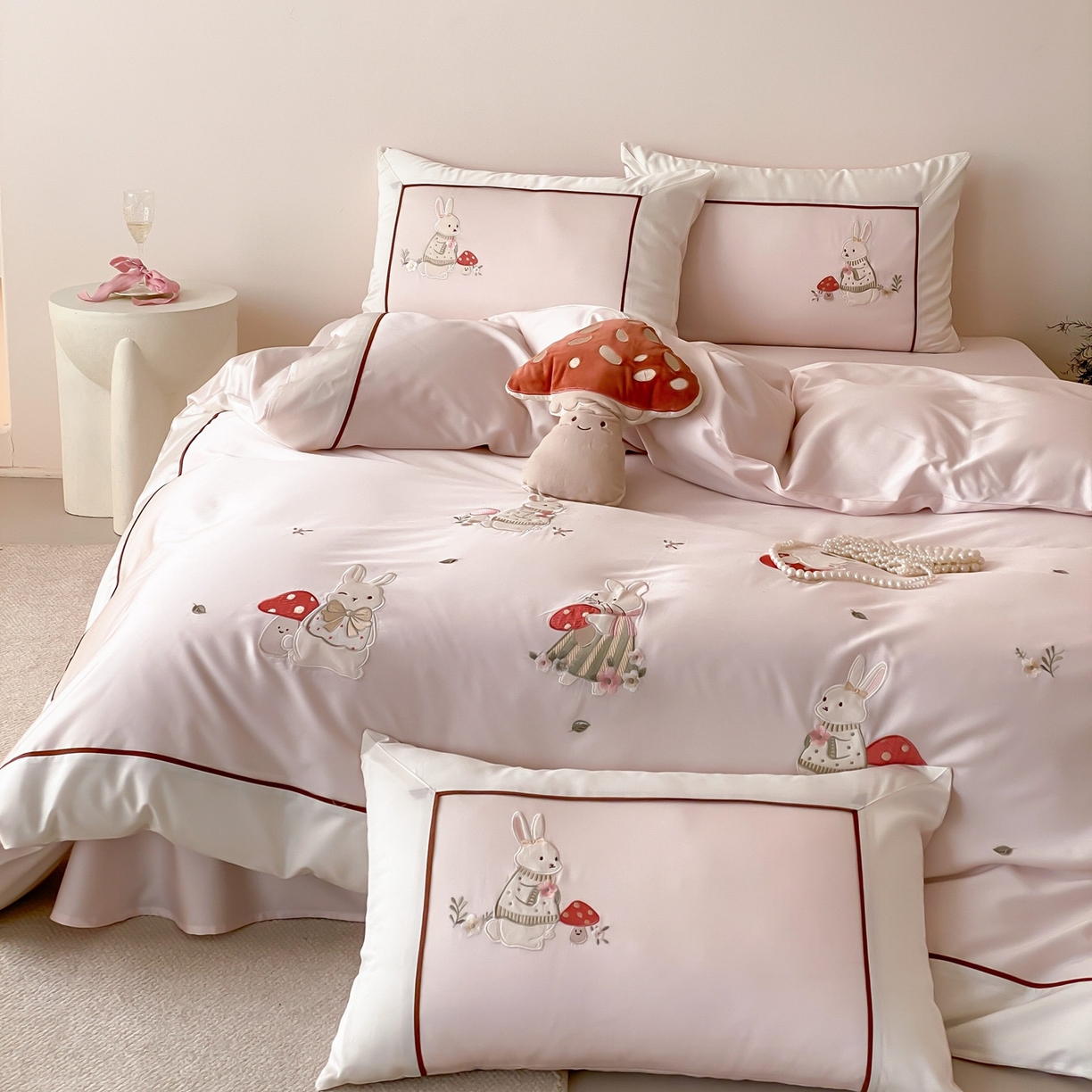 91家纺网 家纺一手货源 找家纺 （总）佳汐蓝家纺 2026春夏新款长绒棉纯棉贴布绣四件套-蘑菇小兔