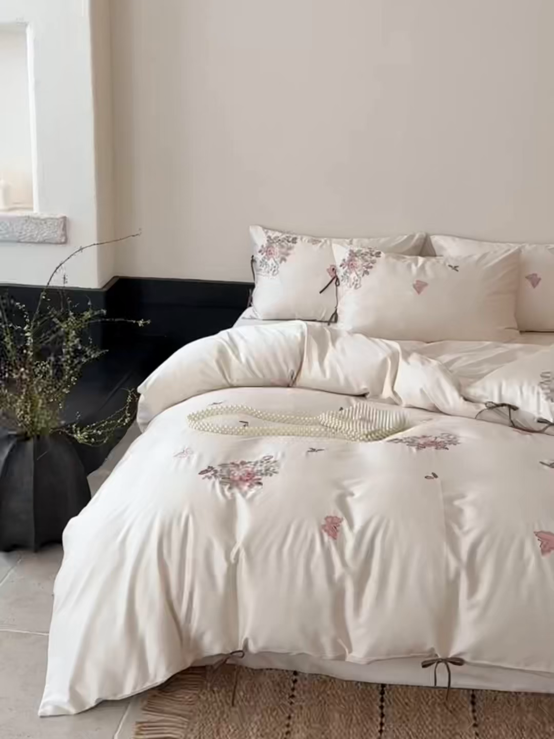 91家纺网 家纺一手货源 找家纺 佳汐蓝家纺 2026春夏新款长绒棉纯棉刺绣四件套-时光织锦 时光织锦-富士白