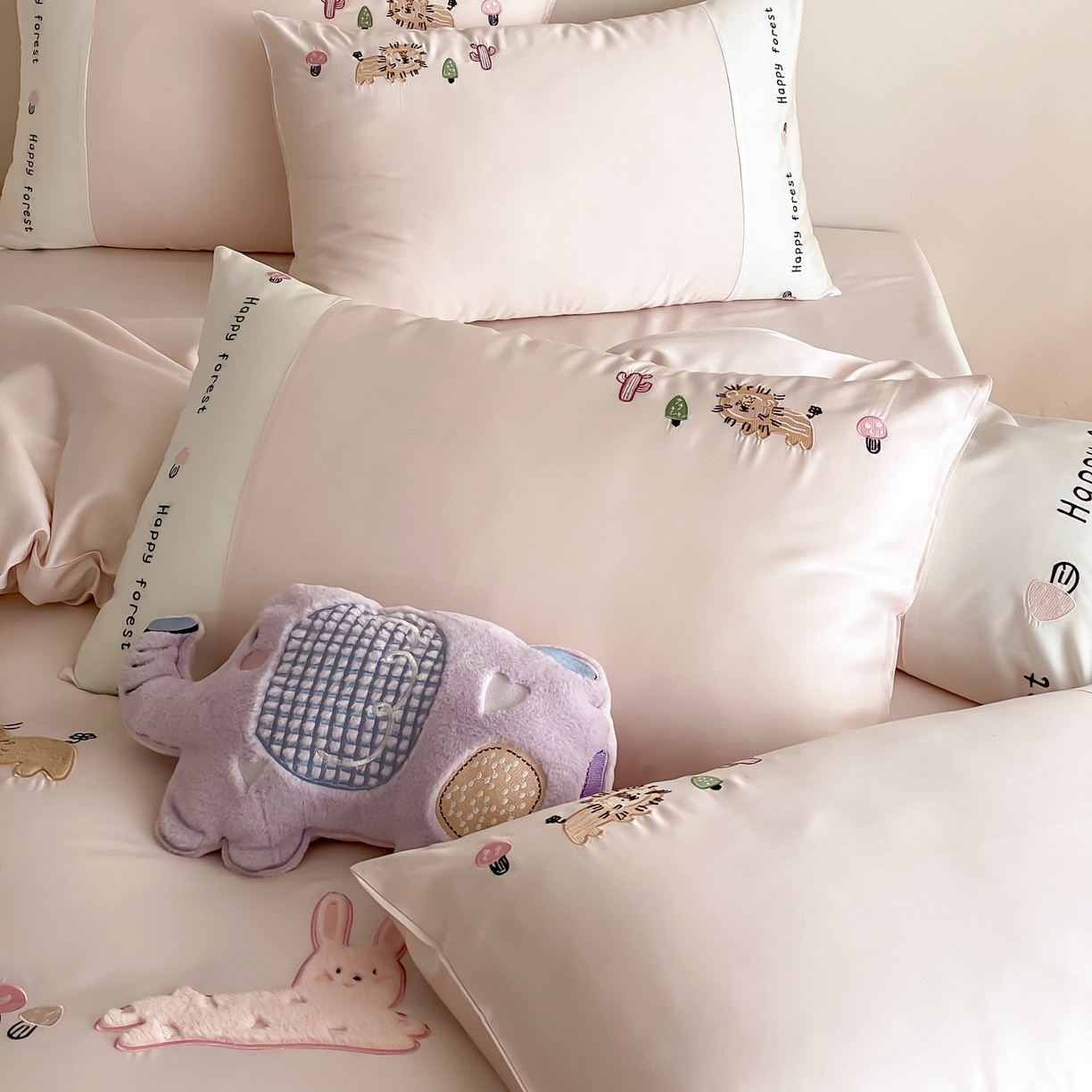 91家纺网 家纺一手货源 找家纺 （总）佳汐蓝家纺 2026春夏新款长绒棉纯棉贴布刺绣四件套-暖暖森林屋