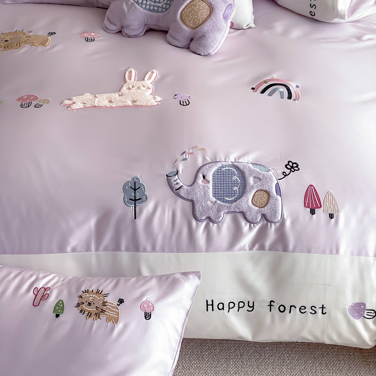 91家纺网 家纺一手货源 找家纺 佳汐蓝家纺 2026春夏新款长绒棉纯棉贴布刺绣四件套-暖暖森林屋 暖暖森林屋-紫