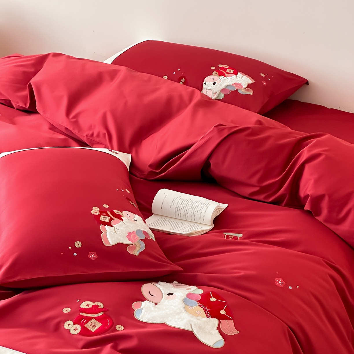 91家纺网 家纺一手货源 找家纺 （总）佳汐蓝家纺 2026春夏新款长绒棉纯棉贴布刺绣四件套-小马奔腾