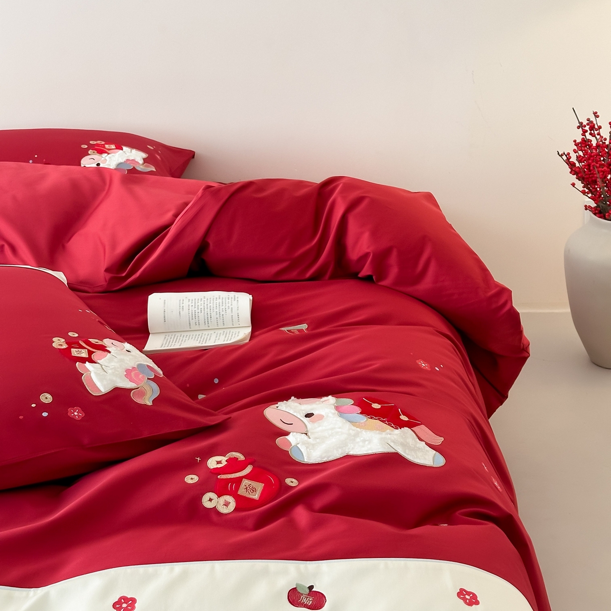 91家纺网 家纺一手货源 找家纺 （总）佳汐蓝家纺 2026春夏新款长绒棉纯棉贴布刺绣四件套-小马奔腾