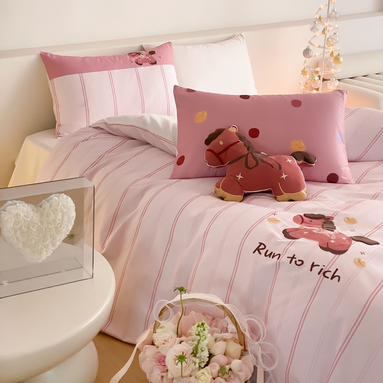 91家纺网 家纺一手货源 找家纺 （总）佳汐蓝家纺 2026春夏新款长绒棉纯棉印加绣四件套-小马抱富