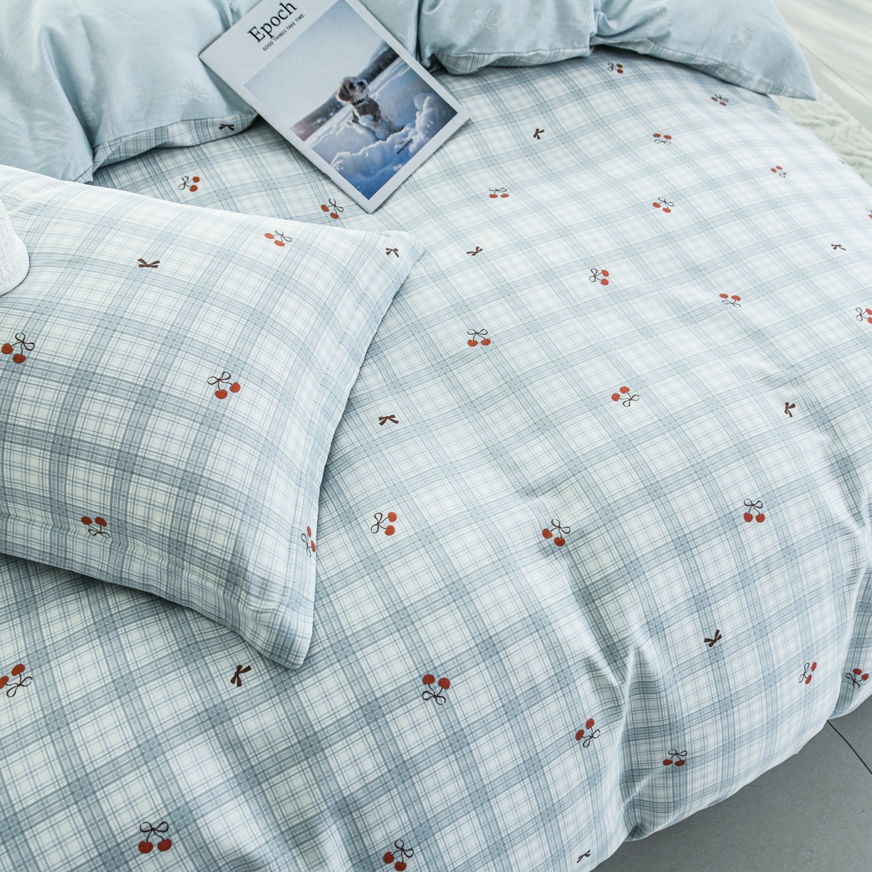 91家纺网 家纺一手货源 找家纺 缘舒家纺 2026新款全棉纯棉印花四件套 蓝格樱桃