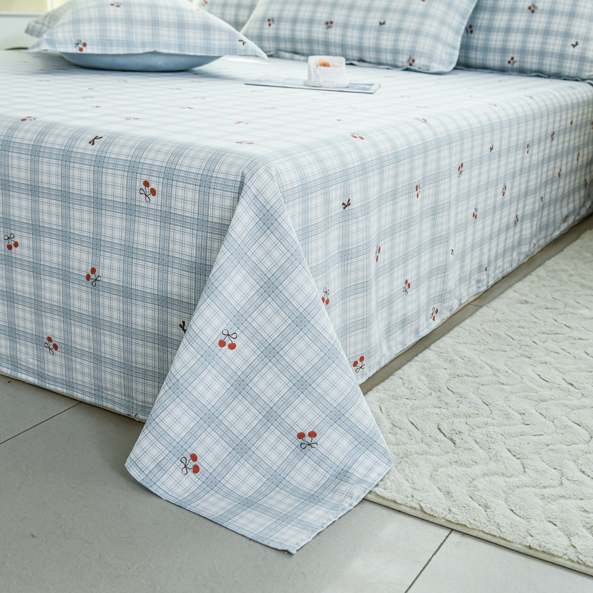 91家纺网 家纺一手货源 找家纺 缘舒家纺 2026新款全棉纯棉印花单床单床单单件 蓝格樱桃