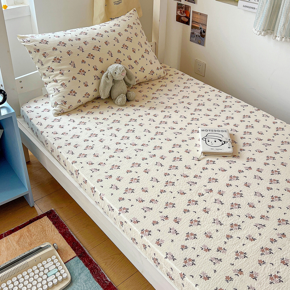 91家纺网 家纺一手货源 找家纺 纽缦家纺 2026新款云感提花双层纱学生床笠 苏瑾