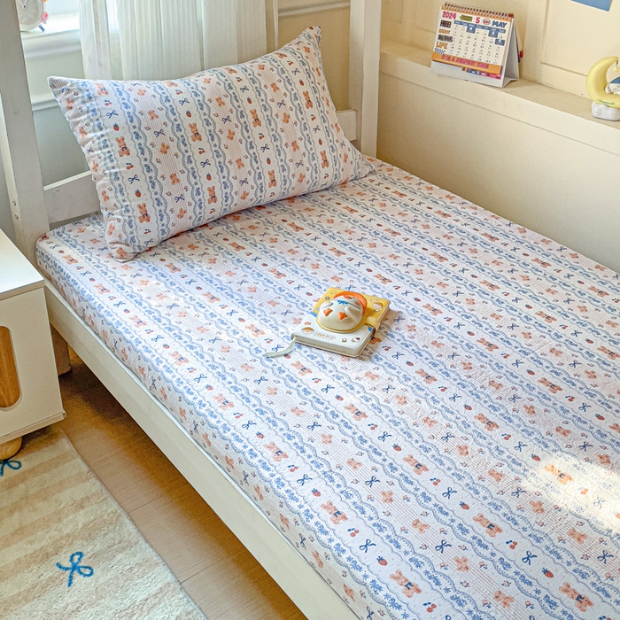 91家纺网 家纺一手货源 找家纺 纽缦家纺 2026新款云感提花双层纱学生床笠 他和她的兔