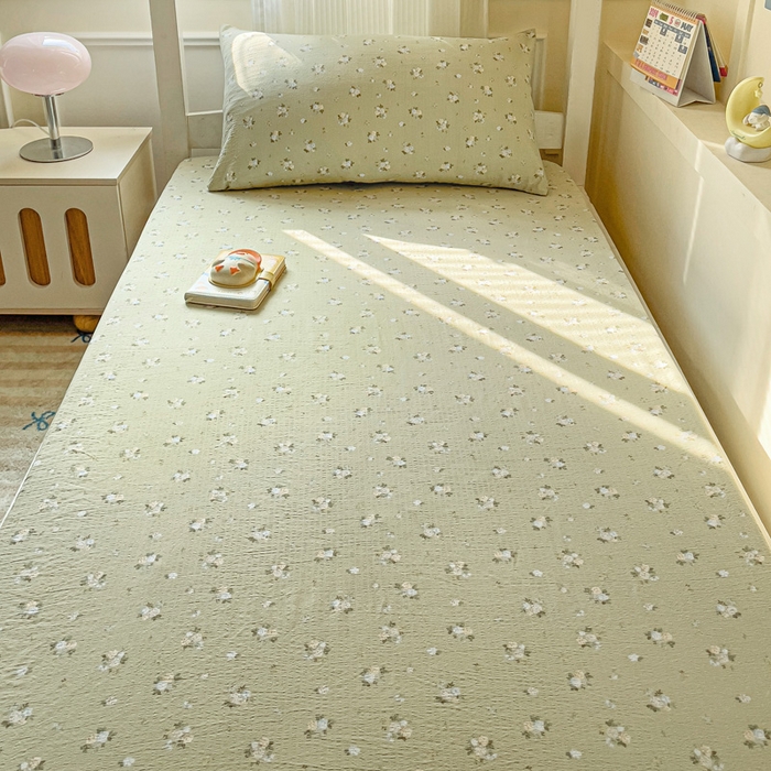 91家纺网 家纺一手货源 找家纺 纽缦家纺 2026新款云感提花双层纱学生床笠 落日暮年绿