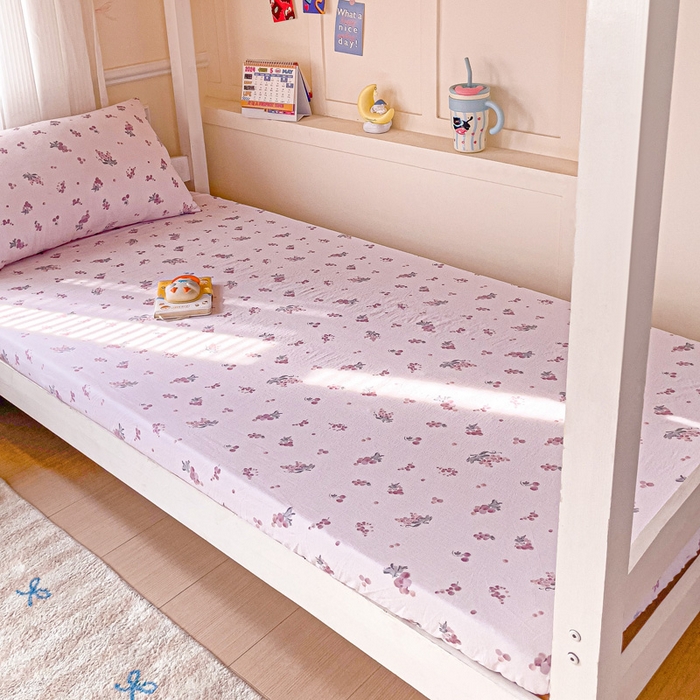 91家纺网 家纺一手货源 找家纺 纽缦家纺 2026新款云感提花双层纱学生床笠 葡萄七分甜