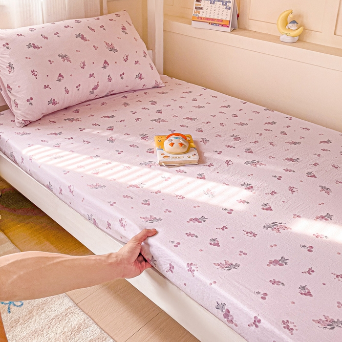 91家纺网 家纺一手货源 找家纺 纽缦家纺 2026新款云感提花双层纱学生床笠 葡萄七分甜