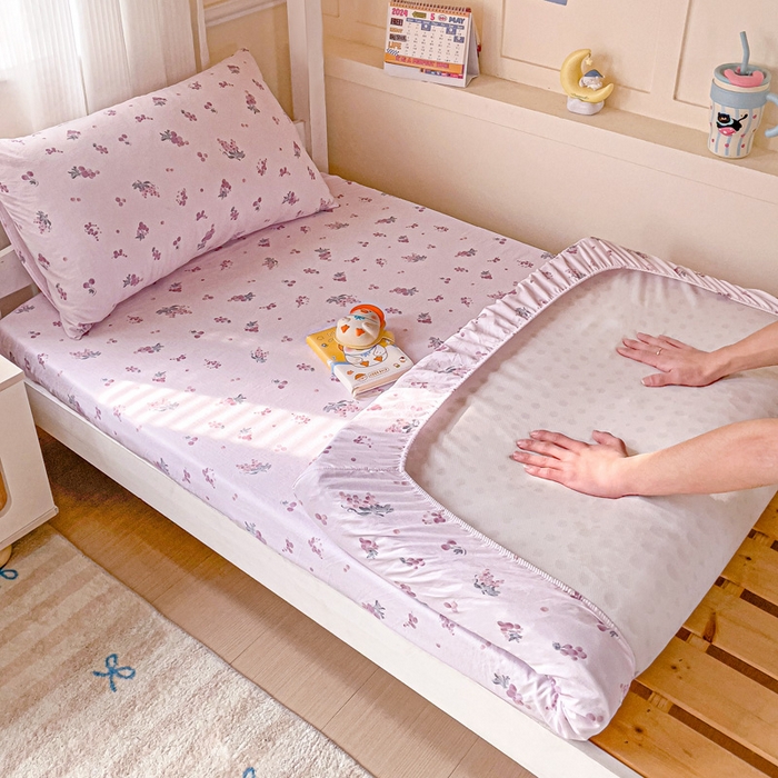 91家纺网 家纺一手货源 找家纺 纽缦家纺 2026新款云感提花双层纱学生床笠 葡萄七分甜