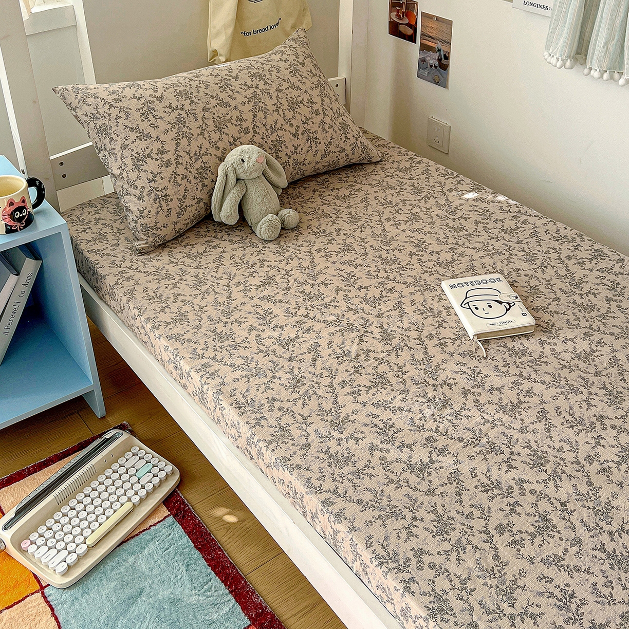 91家纺网 家纺一手货源 找家纺 纽缦家纺 2026新款云感提花双层纱学生床笠 竹韵花语