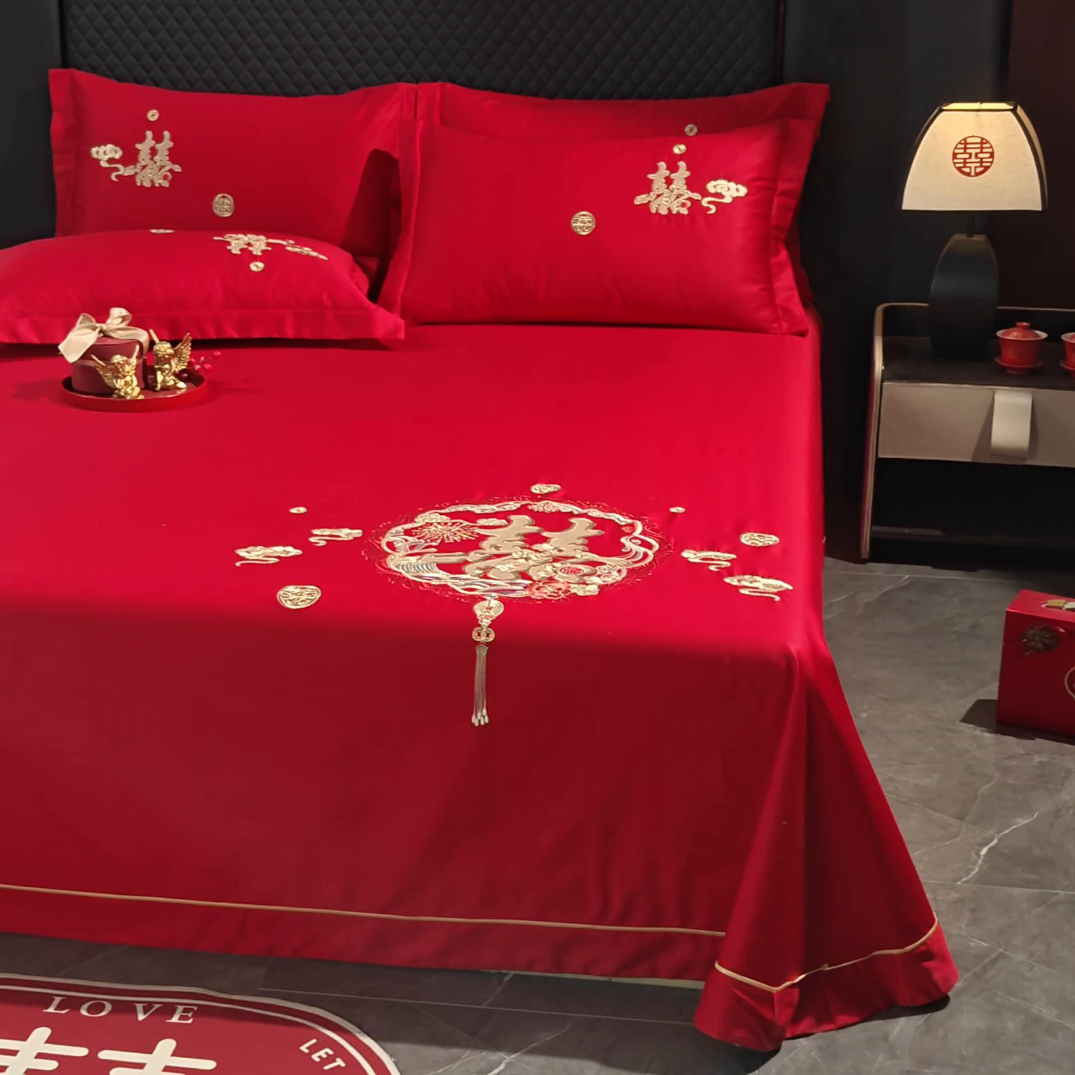 91家纺网 家纺一手货源 找家纺 千禧家纺 2026新款长绒棉绣花婚庆三件套 倾城映喜