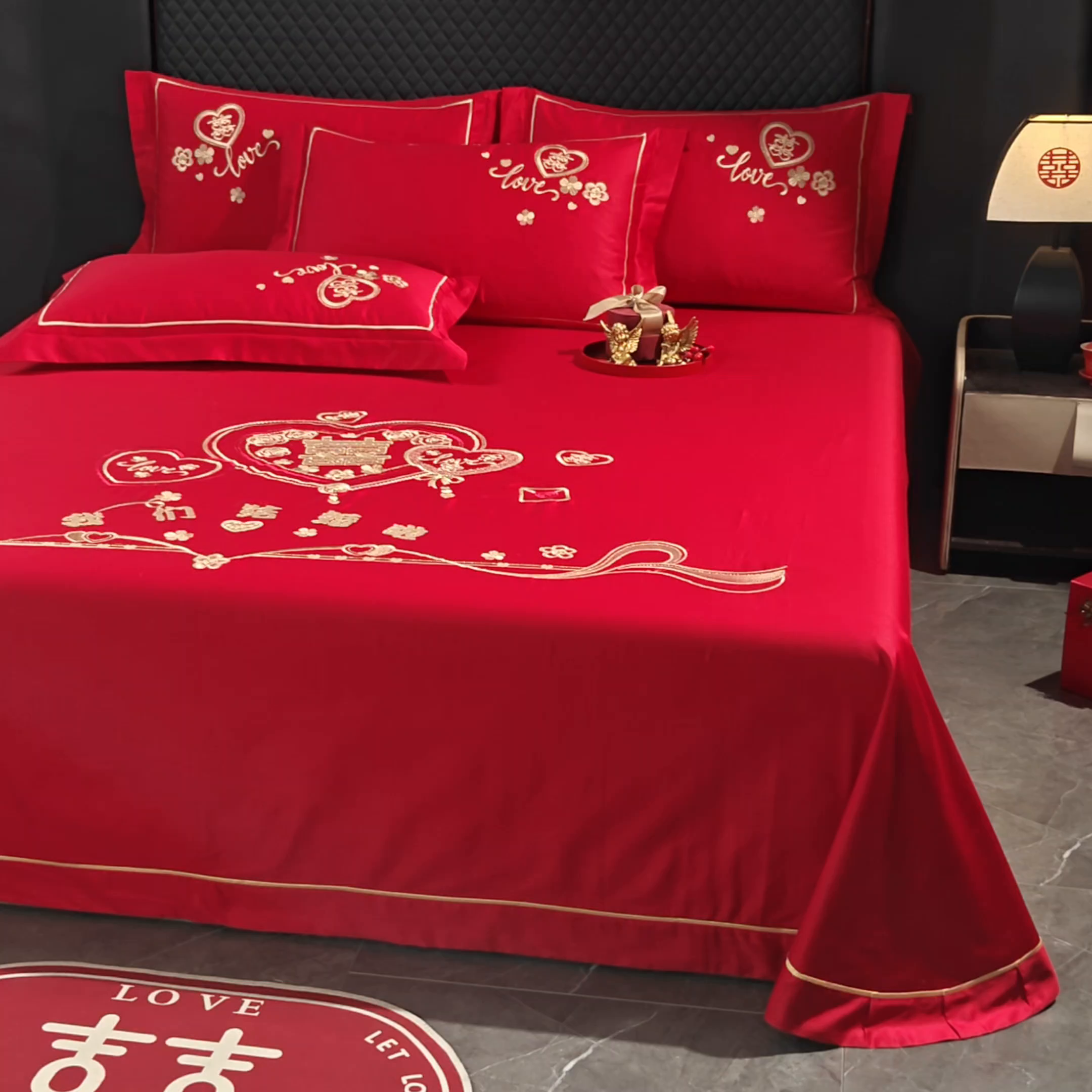 91家纺网 家纺一手货源 找家纺 千禧家纺 2026新款长绒棉绣花婚庆三件套 我们结婚啦